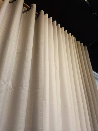 پرده حریر طوسی روشن – سادگی درخشان، انتخابی مدرن